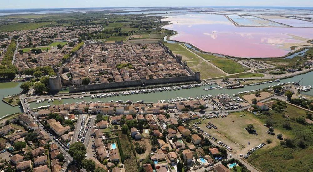 Superbe Appartement De Caractere Au Calme Aigues-Mortes Luaran gambar